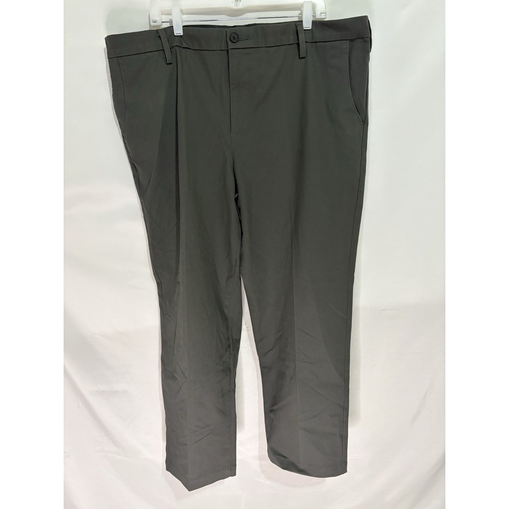Dockers Easy Khaki Pants Mens 44x30 Black Pleated Stretch 39983-0004